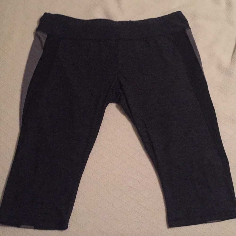 Women’s Athletic Capri Leggings **NEVER WORN**